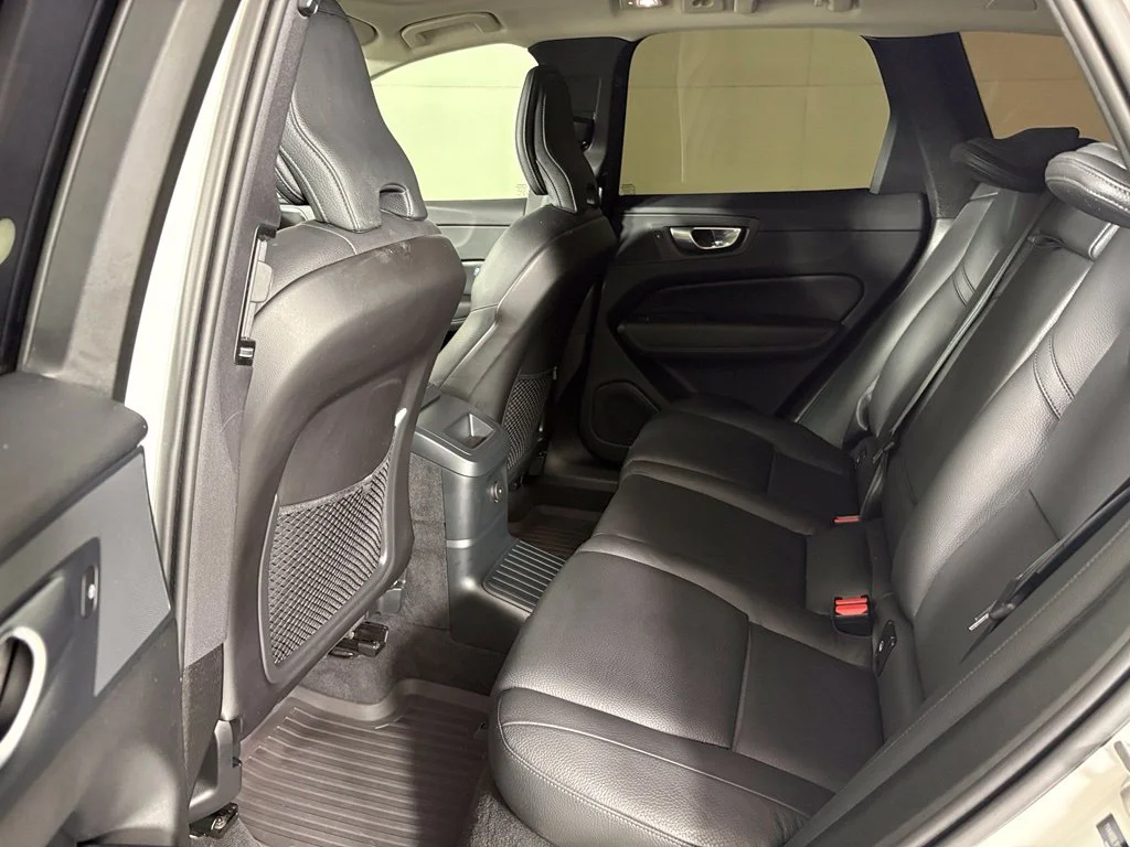Used 2024 White Volvo T8 Plus Dark Theme image 34