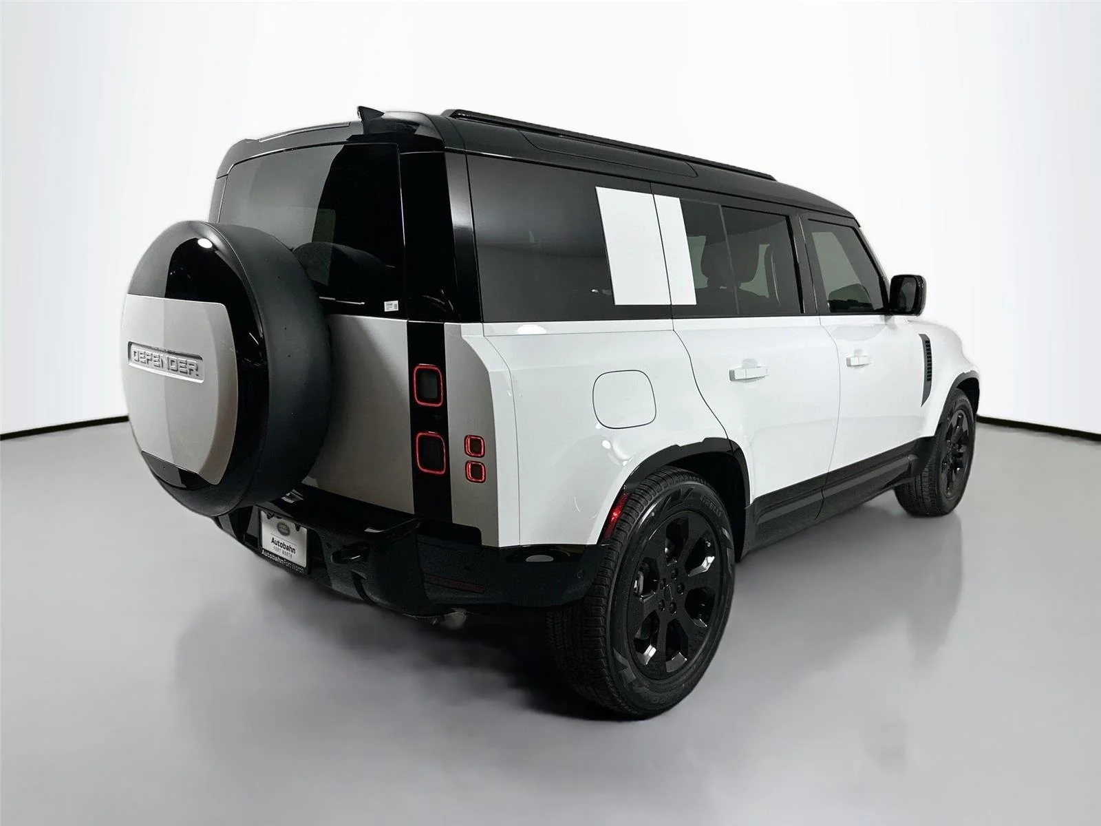 Used 2026 Fuji White Land Rover X-Dynamic SE image 5