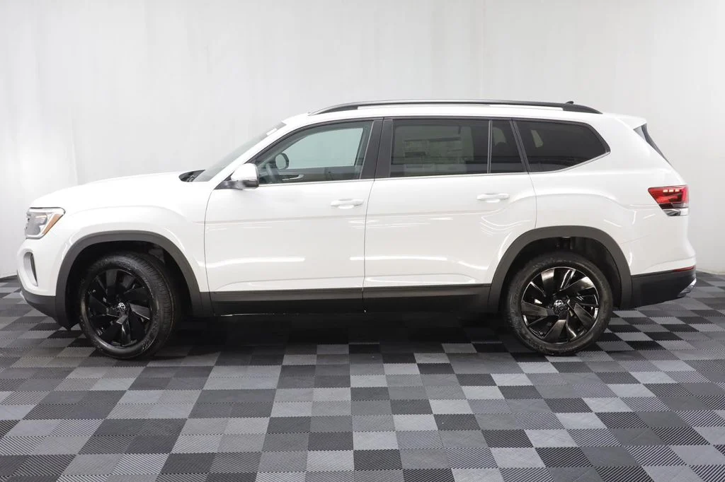 New 2026 Opal White Volkswagen SE w/Technology image 5