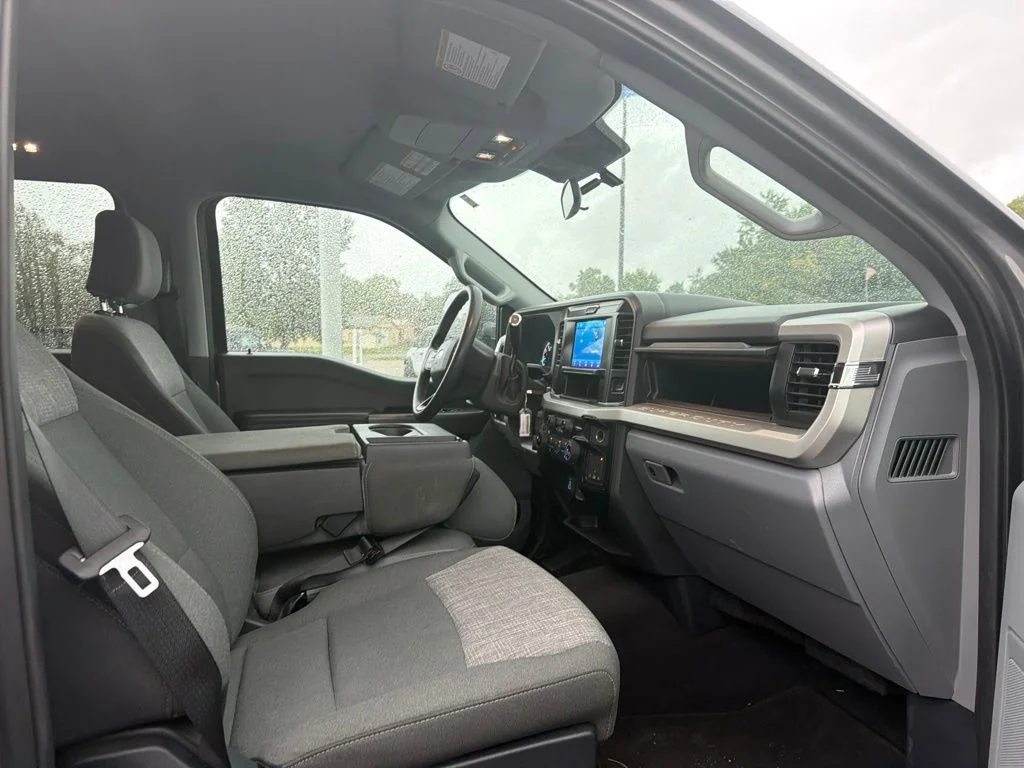 Used 2025 Gray Ford XLT image 27