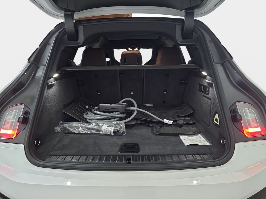 Used 2024 Mineral White Metallic BMW xDrive50 image 14