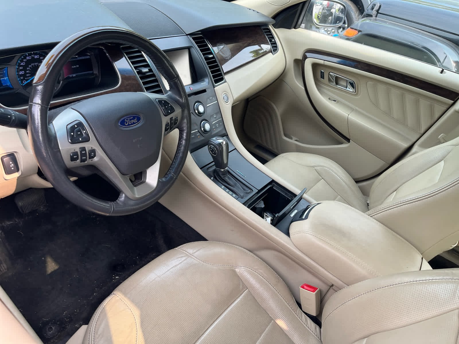 Used 2014 Ingot Silver Metallic Ford Limited image 4
