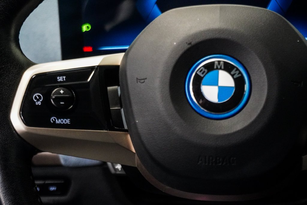 Used 2024 White BMW xDrive50 image 14