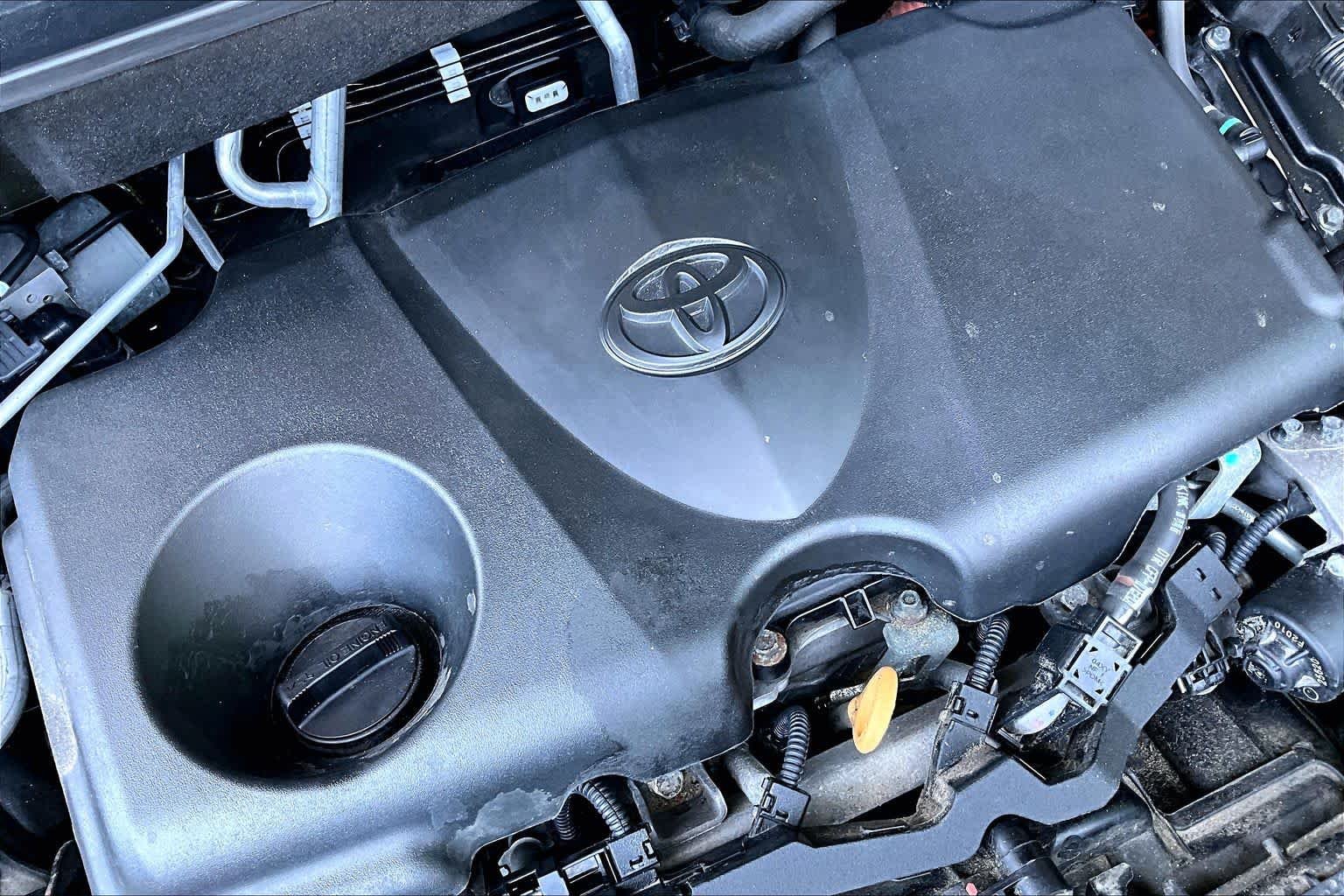 Used 2022 Celestial Silver Metallic Toyota Hybrid XLE image 31