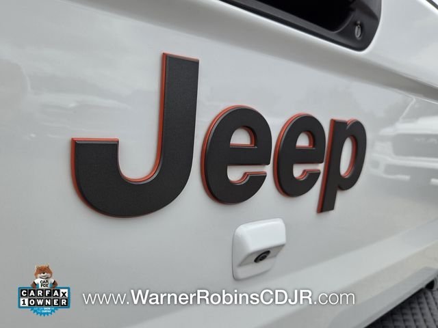 Used 2025 White Jeep Mojave image 13