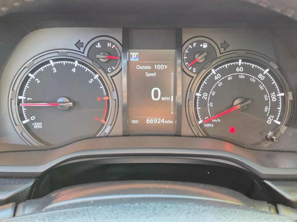 Used 2021 White Toyota SR5 image 27