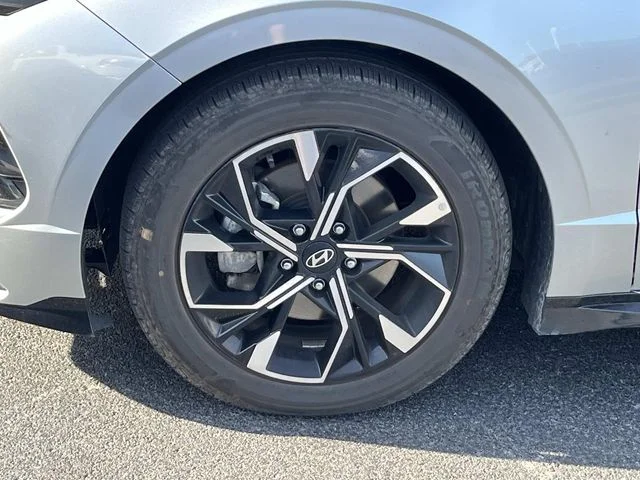 Used 2024 Silver Hyundai SEL image 11