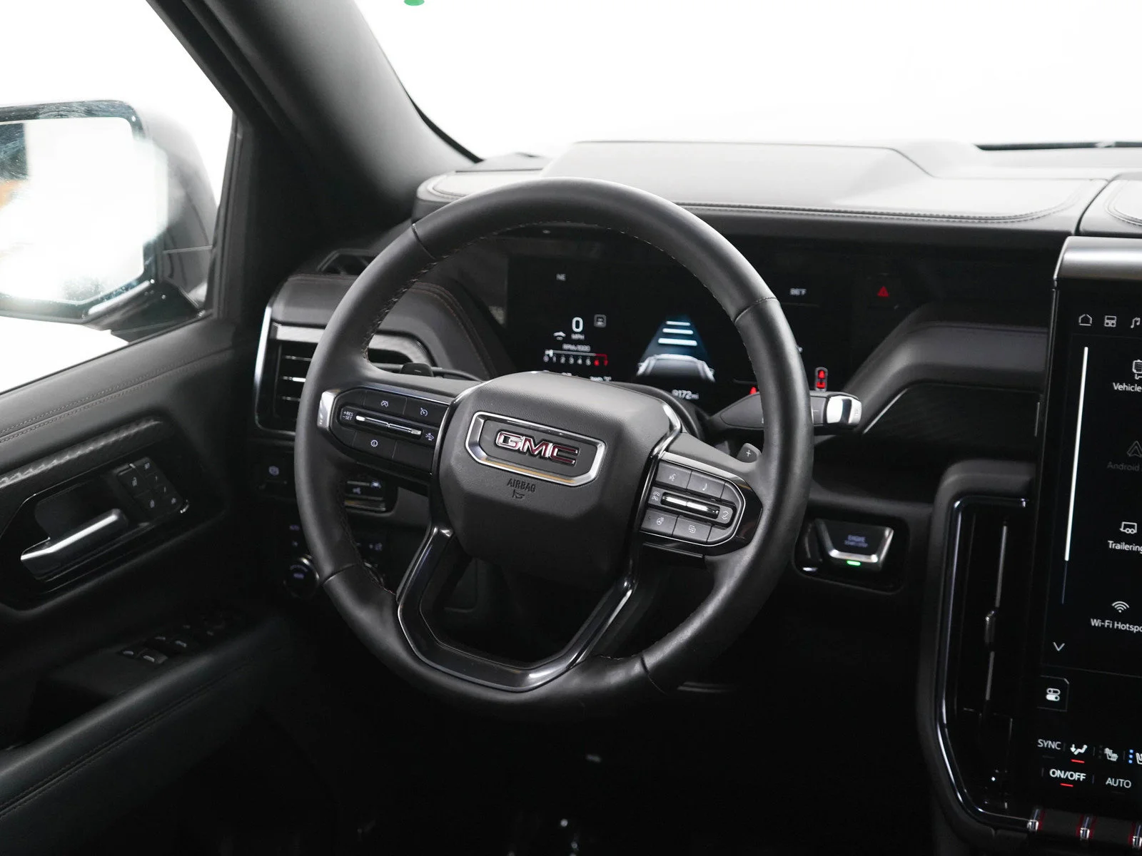 Used 2025 Onyx Black GMC 4WD 4dr AT4 image 16