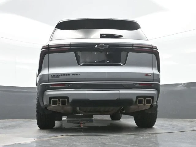 Used 2025 Gray Chevrolet Z71 image 18
