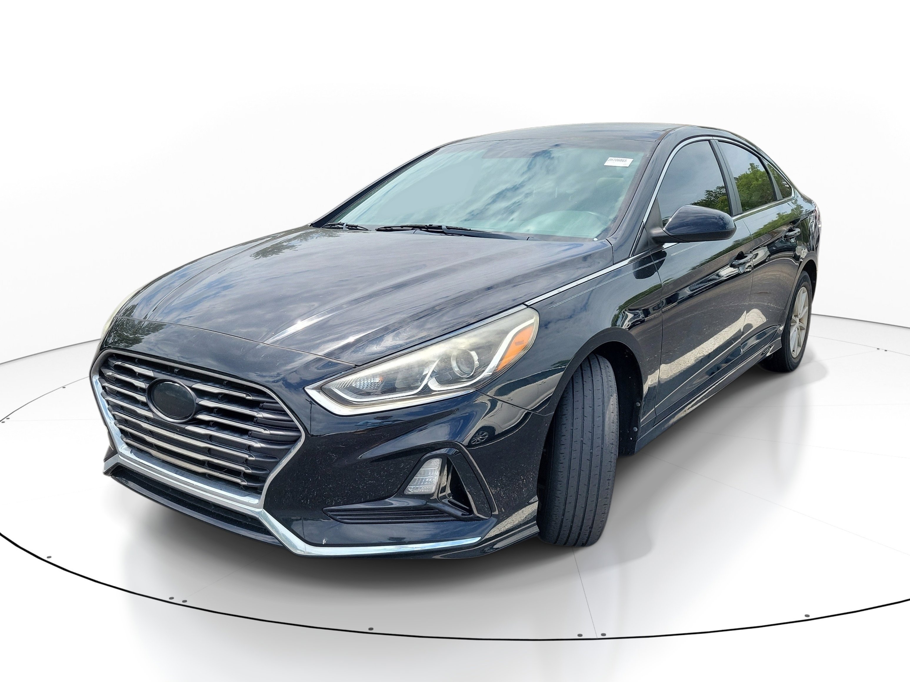 Used 2018 Phantom Black Hyundai SE image 2