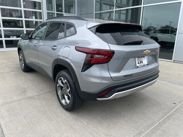 2025 Chevrolet Trax LT - Photo 31
