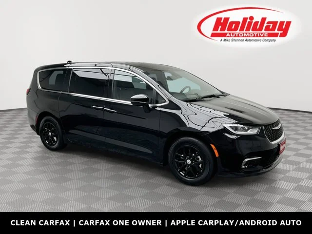 2025 Chrysler Pacifica Select's photo