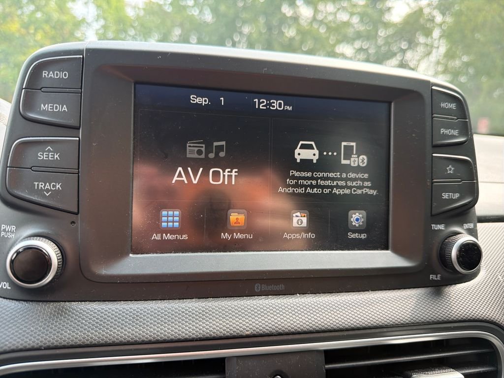 Used 2019 Gray Hyundai SE image 10