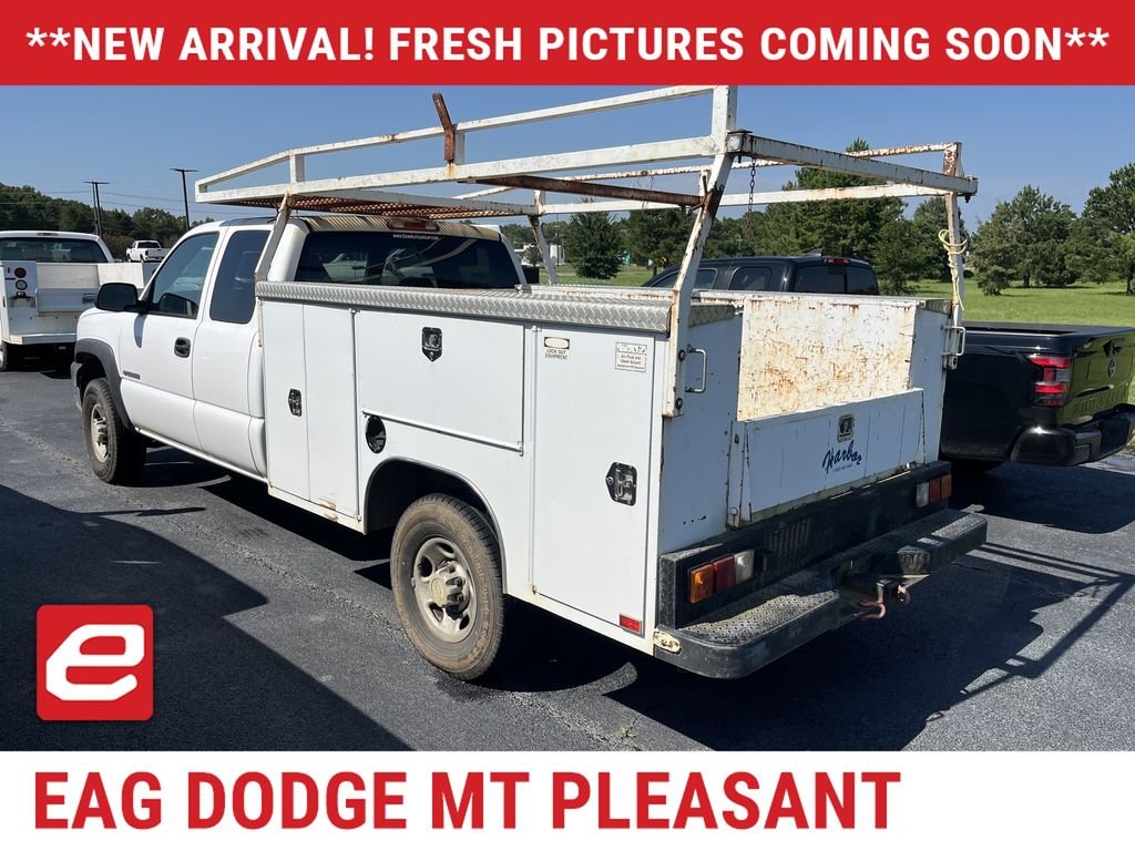 Used 2007 White Chevrolet Work Truck image 3