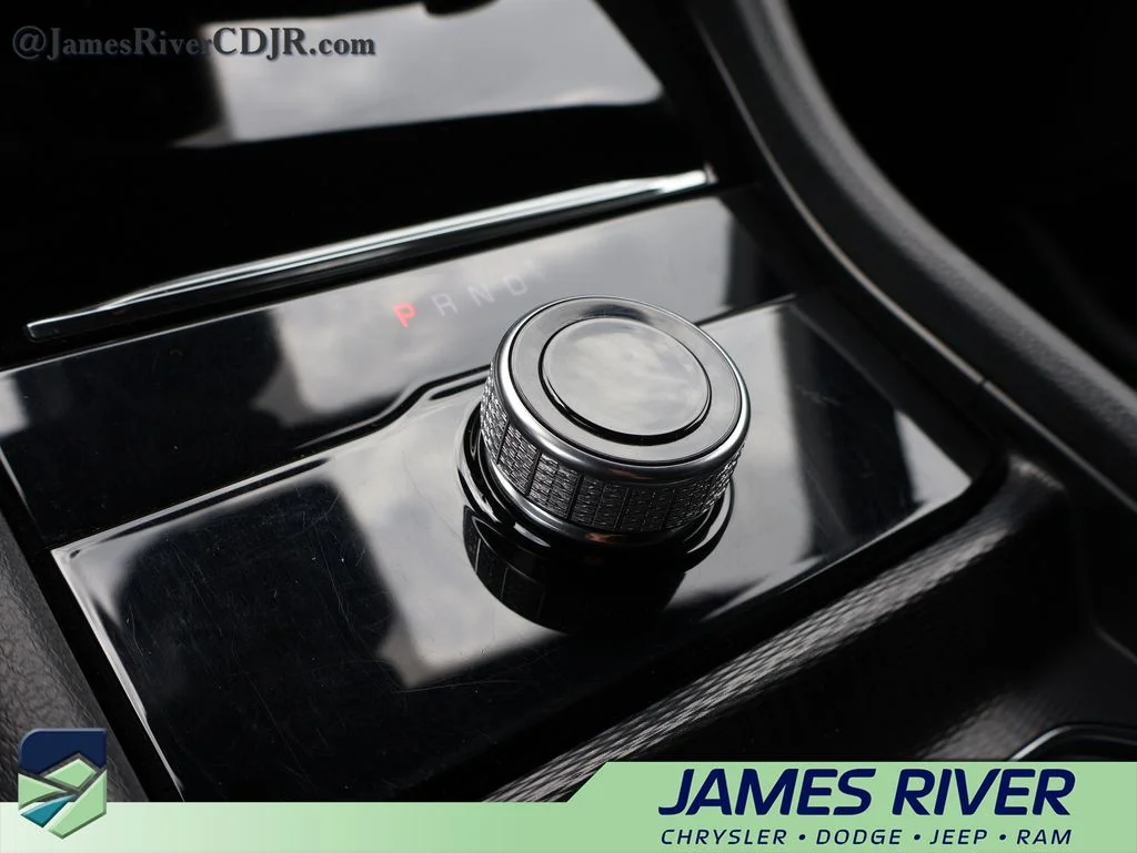 Used 2024 Silver Jeep Altitude image 39