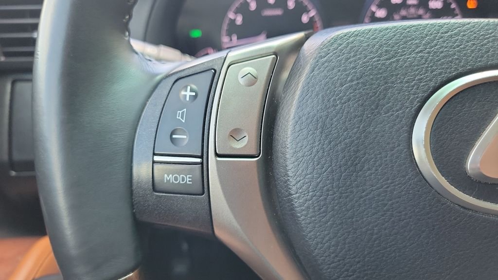 Used 2014  Lexus 350 image 20