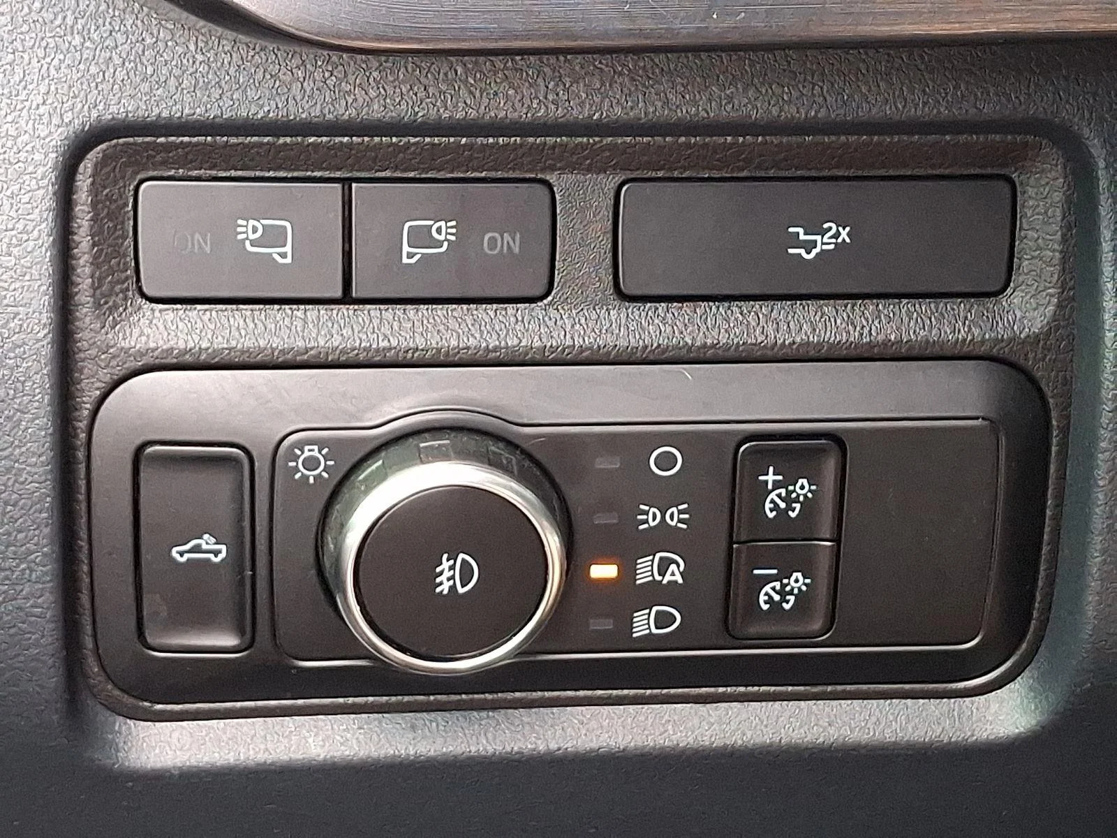 Used 2024 Carbonized Gray Metallic Ford LARIAT image 25