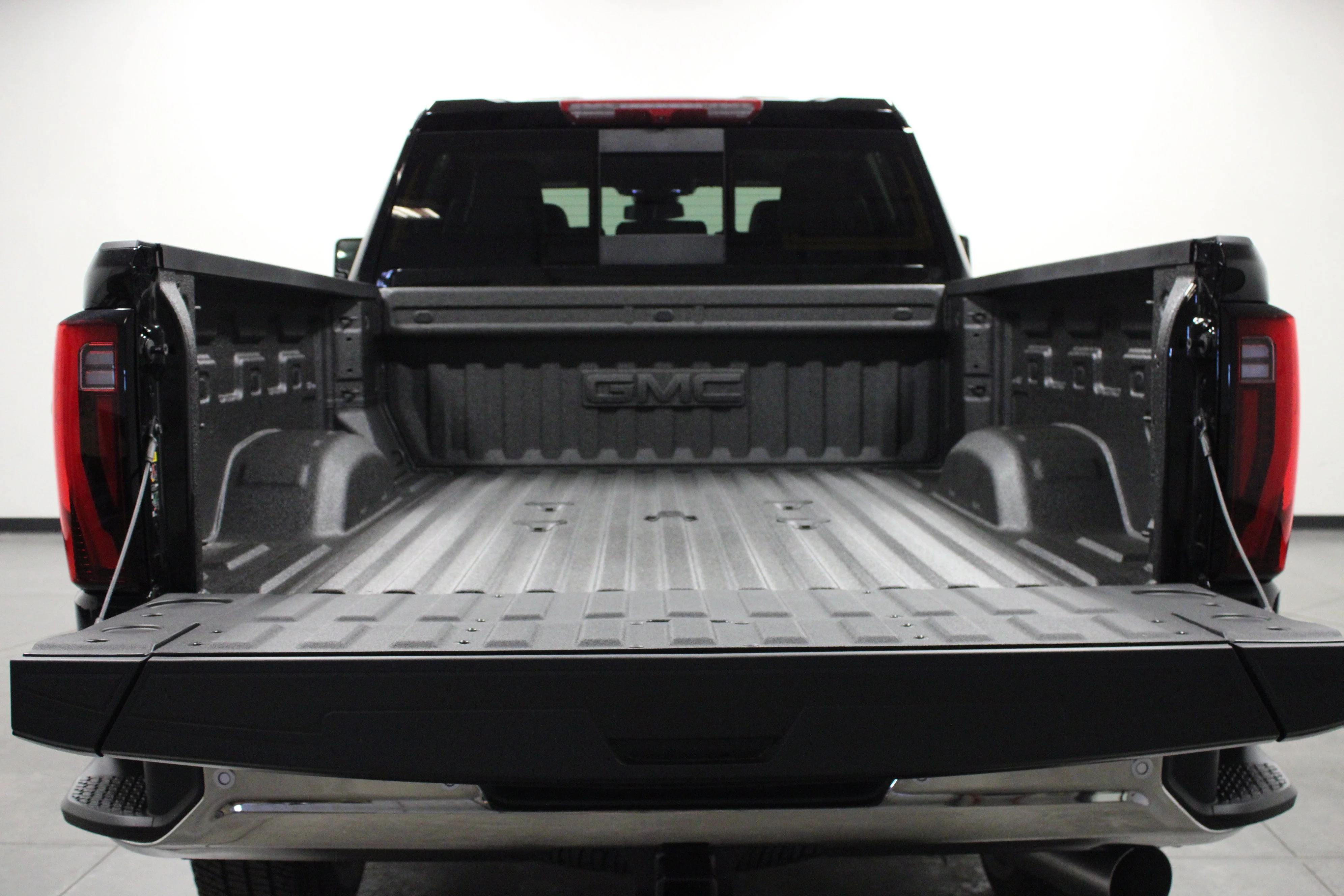 New 2026 Onyx Black GMC SLT image 14