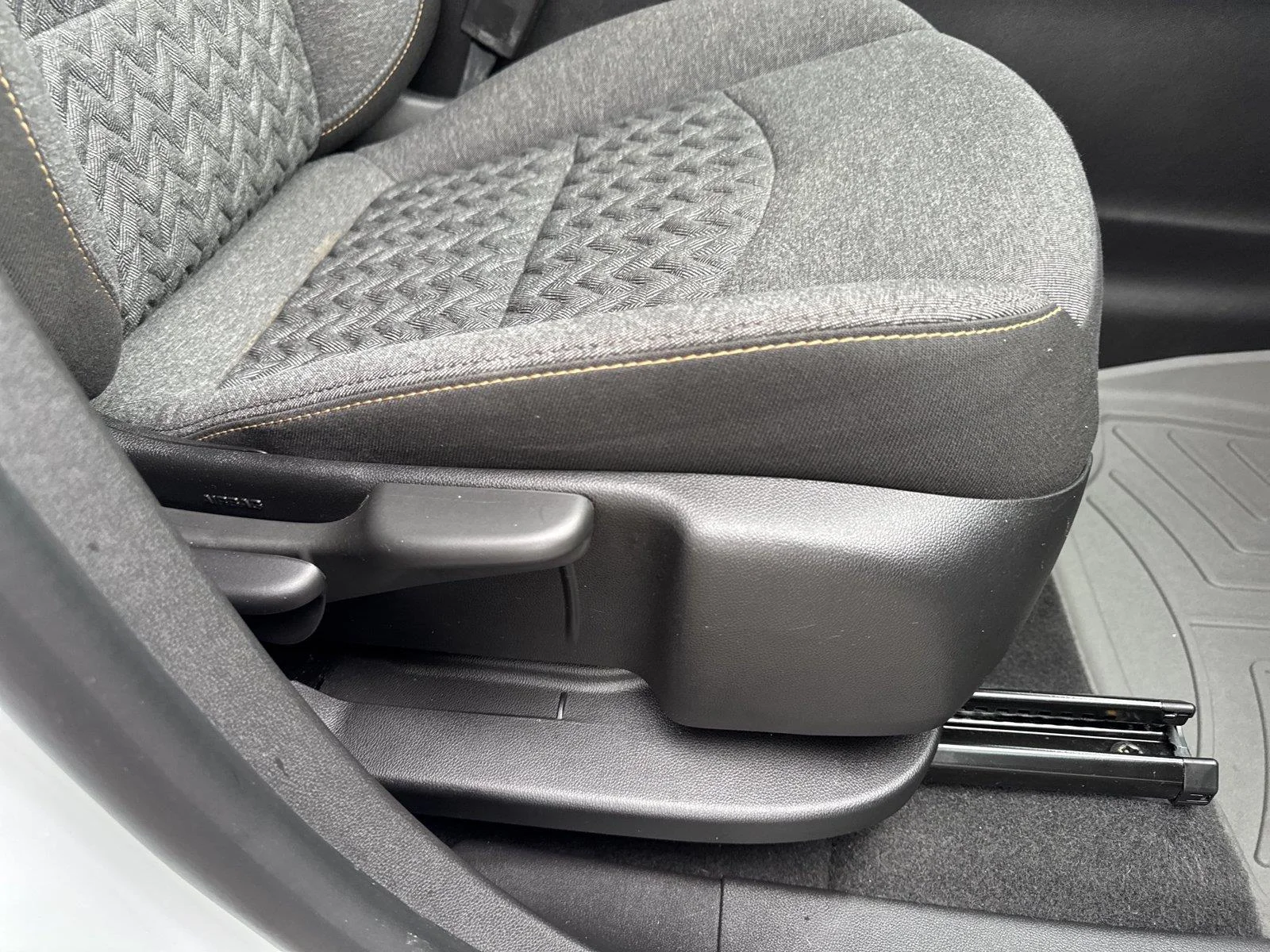 Used 2023 SUMMIT WHITE Chevrolet LT image 17