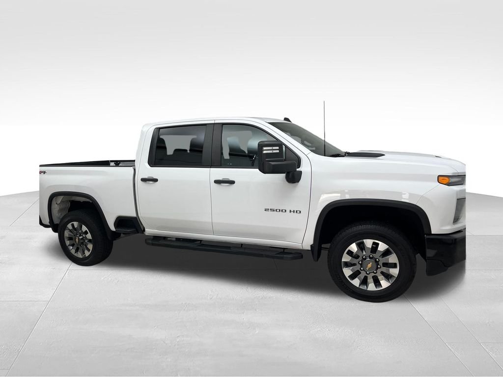 Used 2022 White Chevrolet Custom image 6