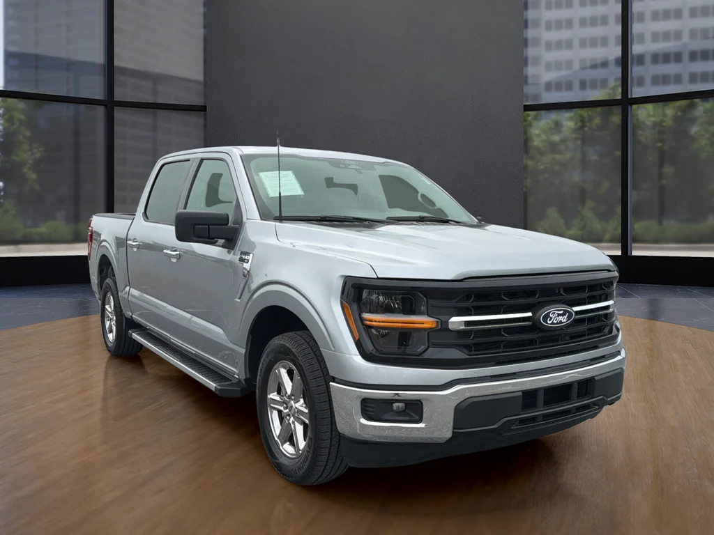 Used 2025 Silver Ford XLT image 10