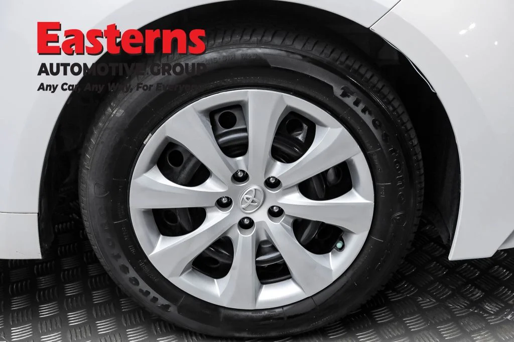 Used 2023 White Toyota LE image 27