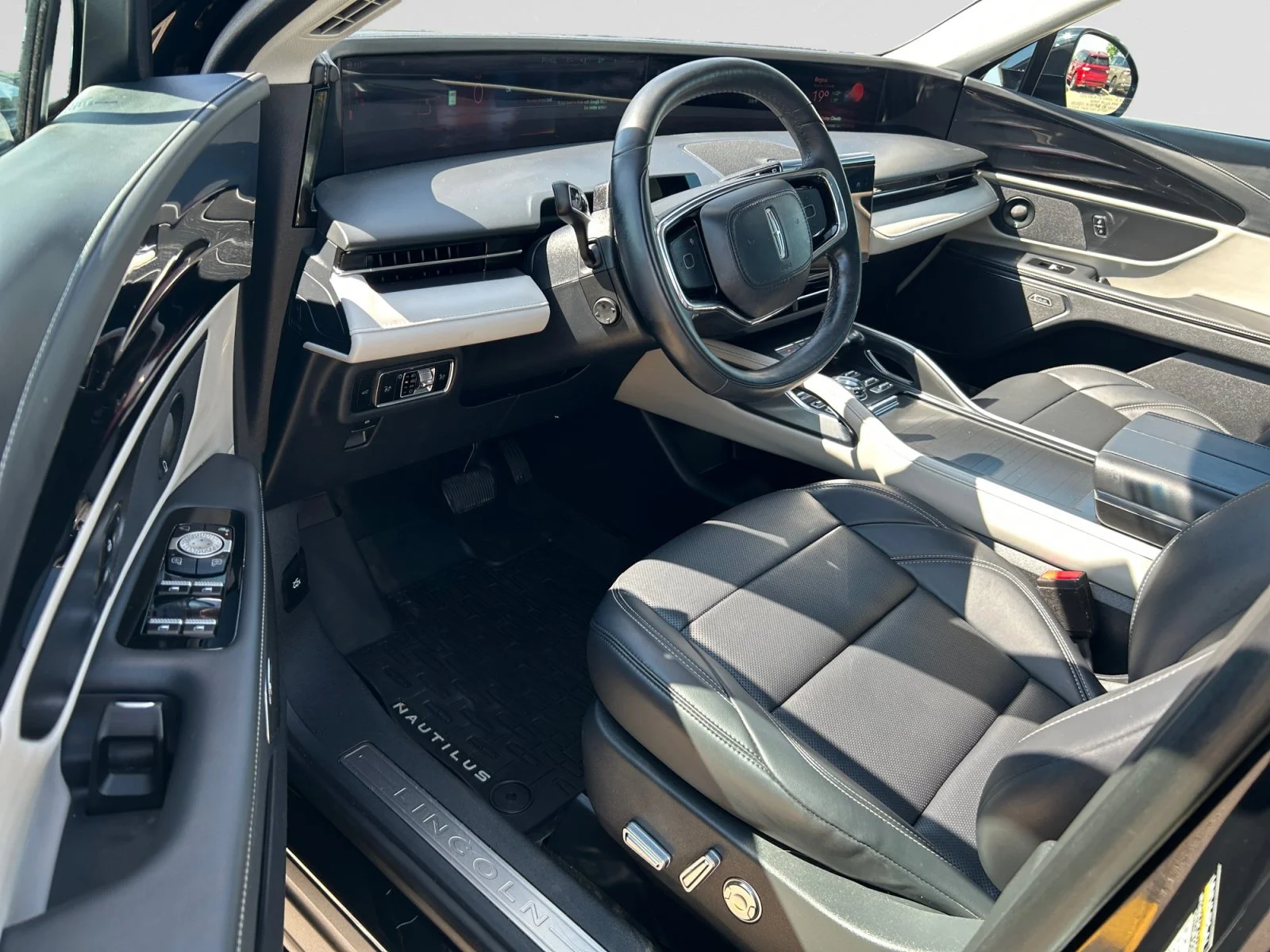 Used 2025 BLACK Lincoln PREMIERE AWD image 13