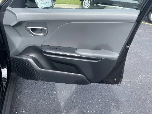 2025 Kia K4 LXS - Photo 38