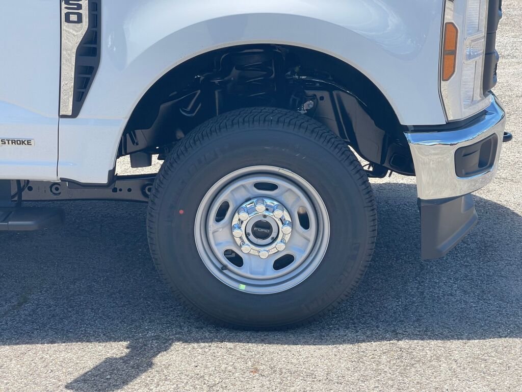 New 2026 Oxford White Ford XL image 22