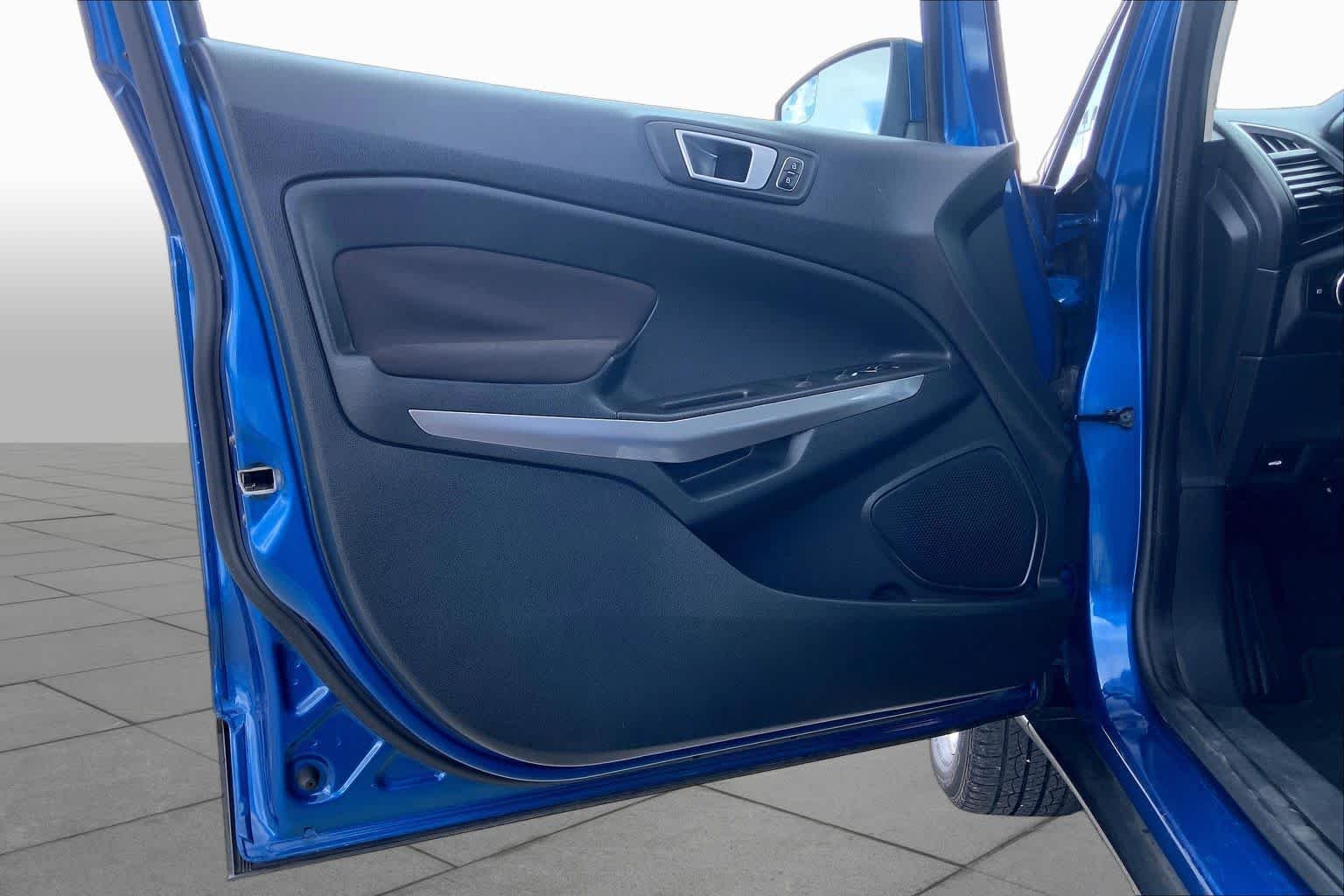 Used 2018 Lightning Blue Metallic Ford SE image 18