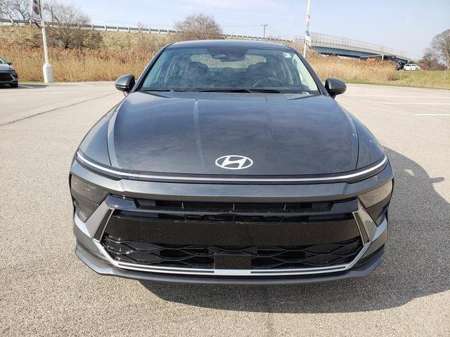 New 2026 Gray Hyundai SE image 2