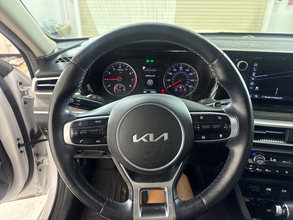 Used 2022 White Kia EX image 22