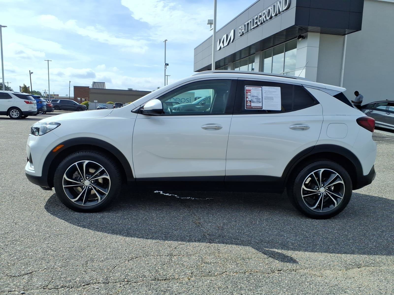 Used 2021 White Frost Tricoat Buick Select image 21