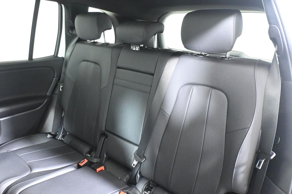 Used 2026 Polar White Mercedes-Benz GLB 250 image 4
