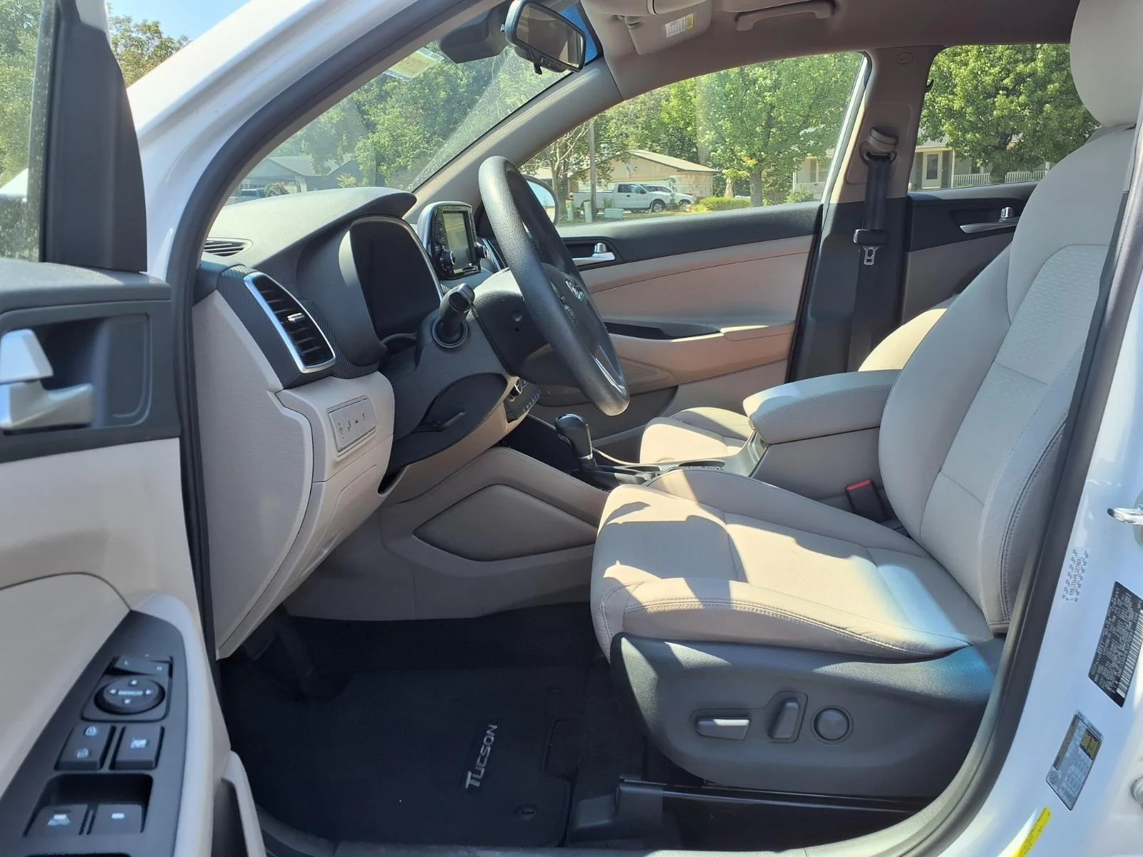 Used 2020 Winter White Hyundai Value image 23