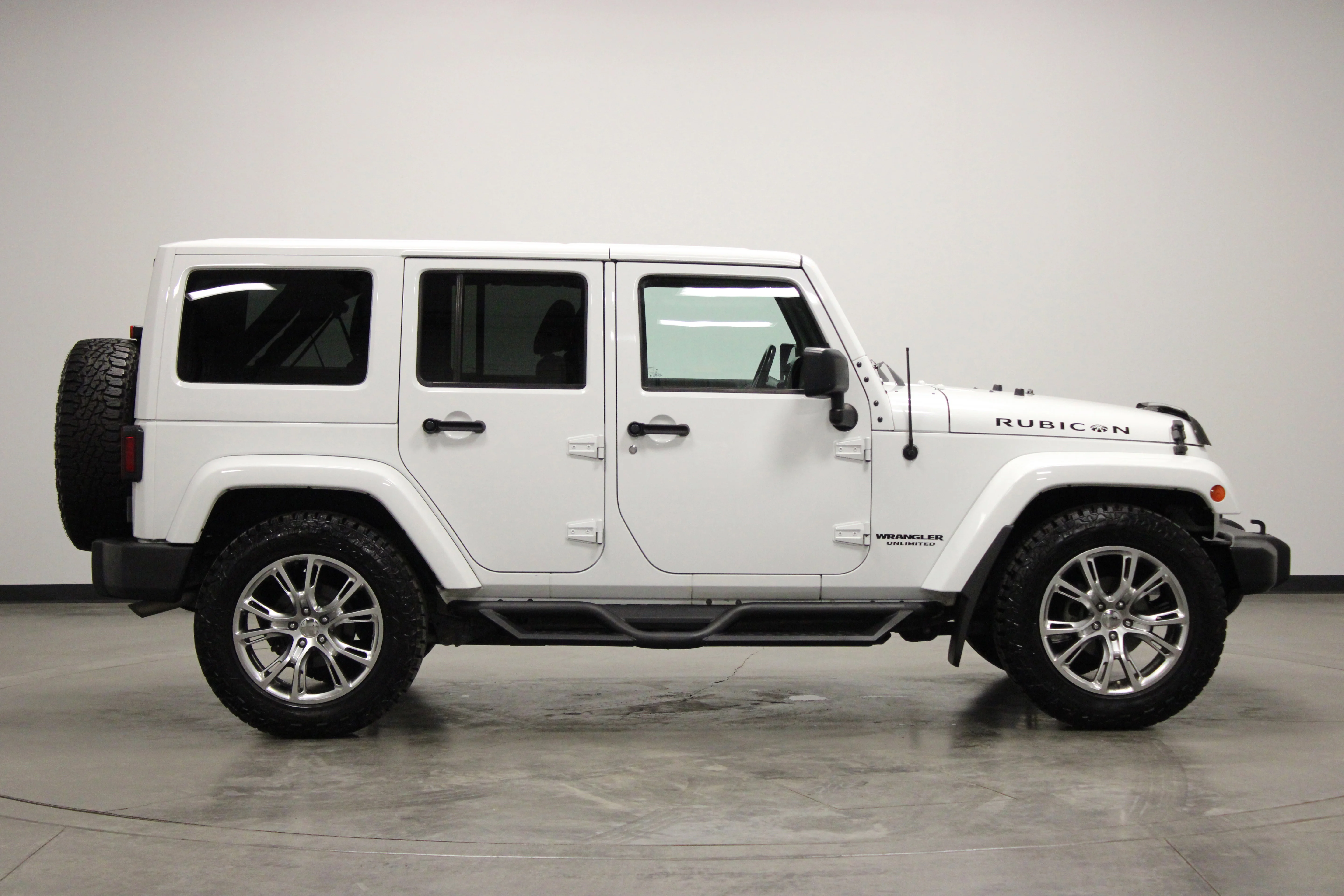 Used 2016 Bright White Clearcoat Jeep Rubicon image 9