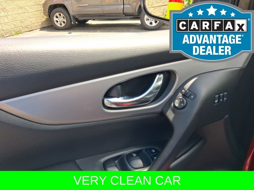 Used 2020 Red Nissan SL image 21