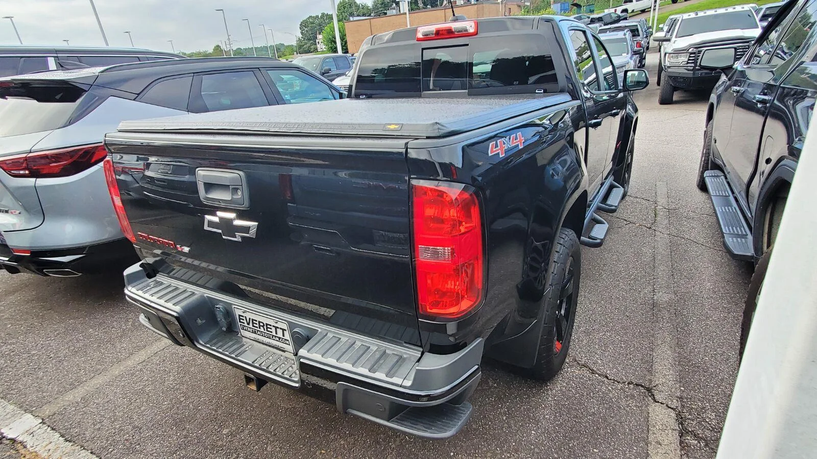 Used 2019 BLACK Chevrolet 4WD LT image 9