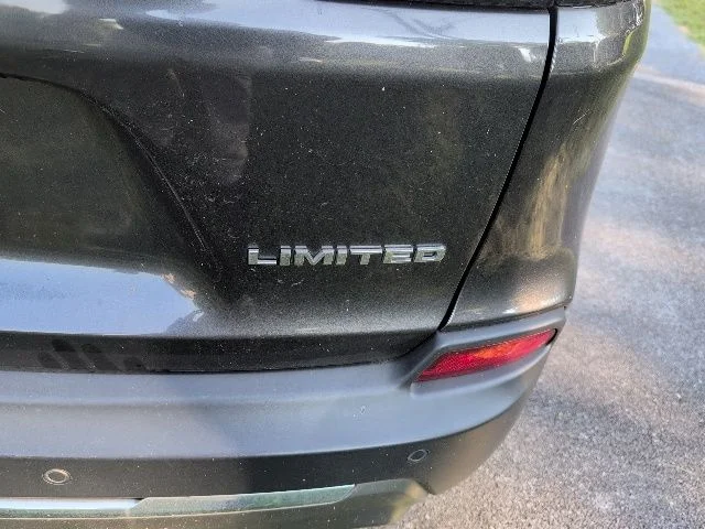 Used 2019 Gray Jeep Limited image 7