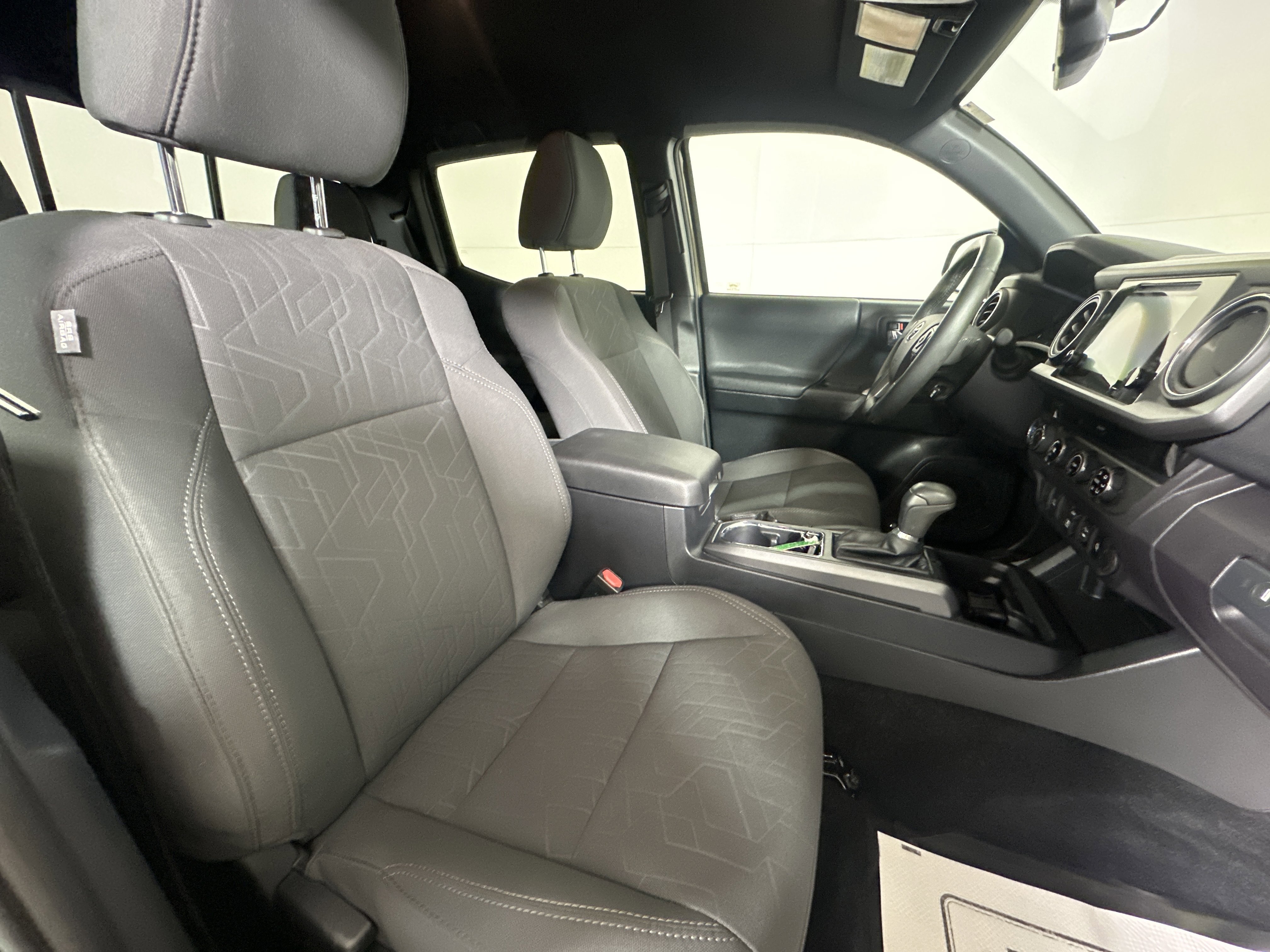 Used 2018  Toyota  image 24