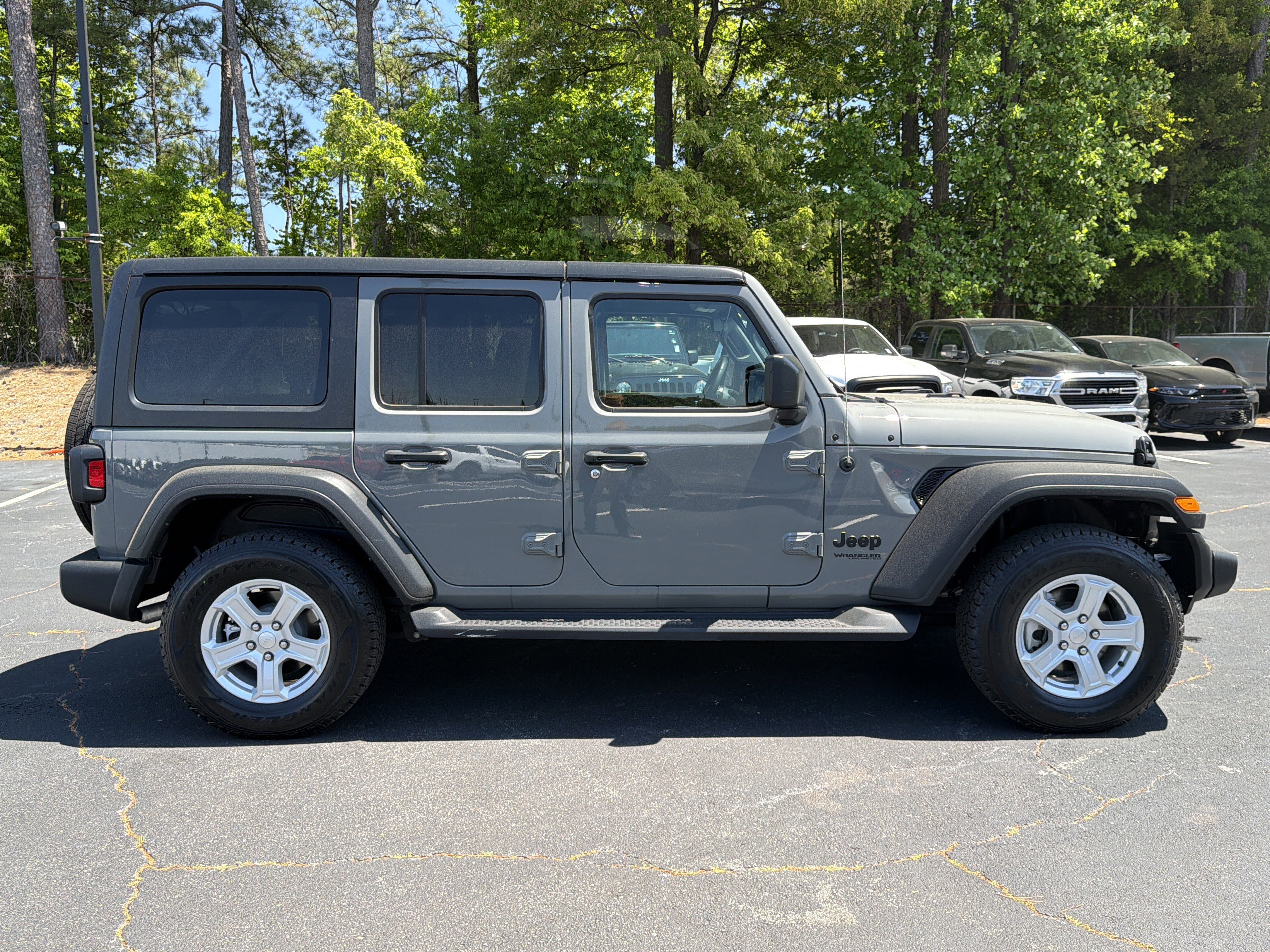 Used 2022 Sting-Gray Clearcoat Jeep Unlimited Sport S image 9