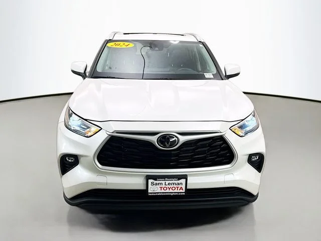 Used 2024 Beige Toyota XLE image 2
