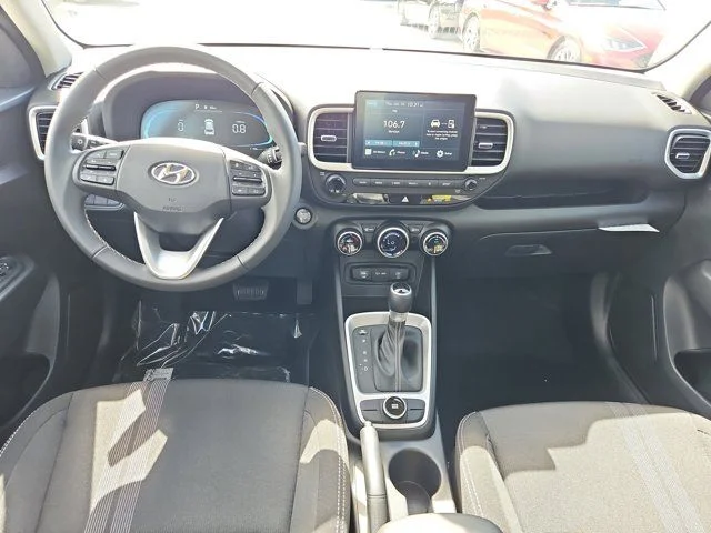 2025 Hyundai Venue SEL - Photo 7