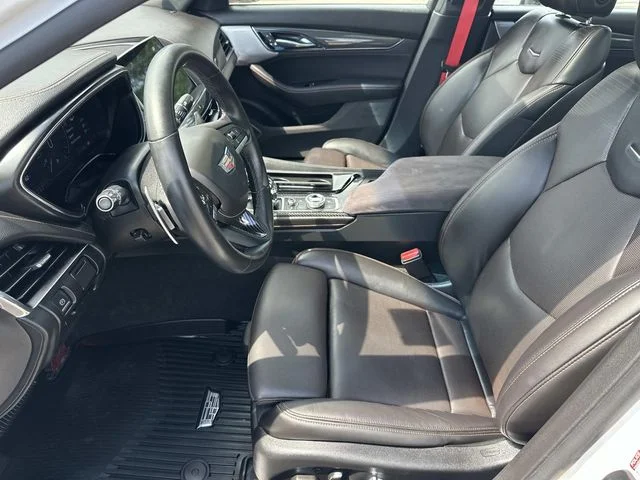 Used 2022 White Cadillac V-Series image 18