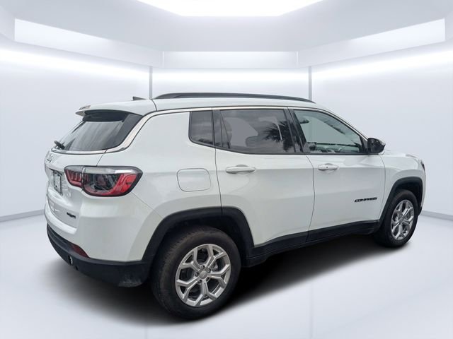 Used 2024 White Jeep Latitude image 4