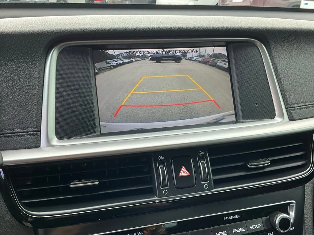 Used 2020 White Kia LX image 33