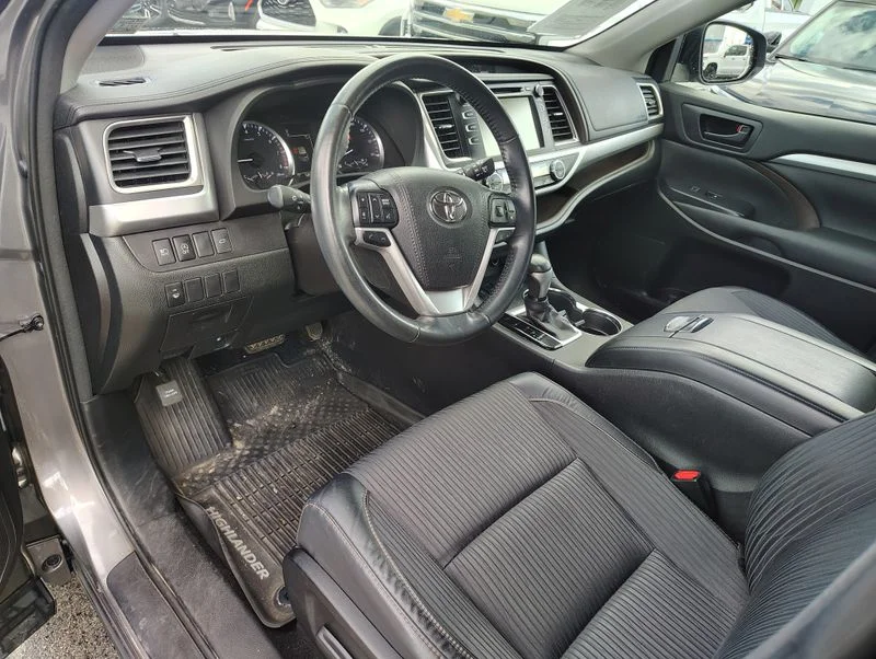 Used 2017 Gray Toyota LE Plus image 10