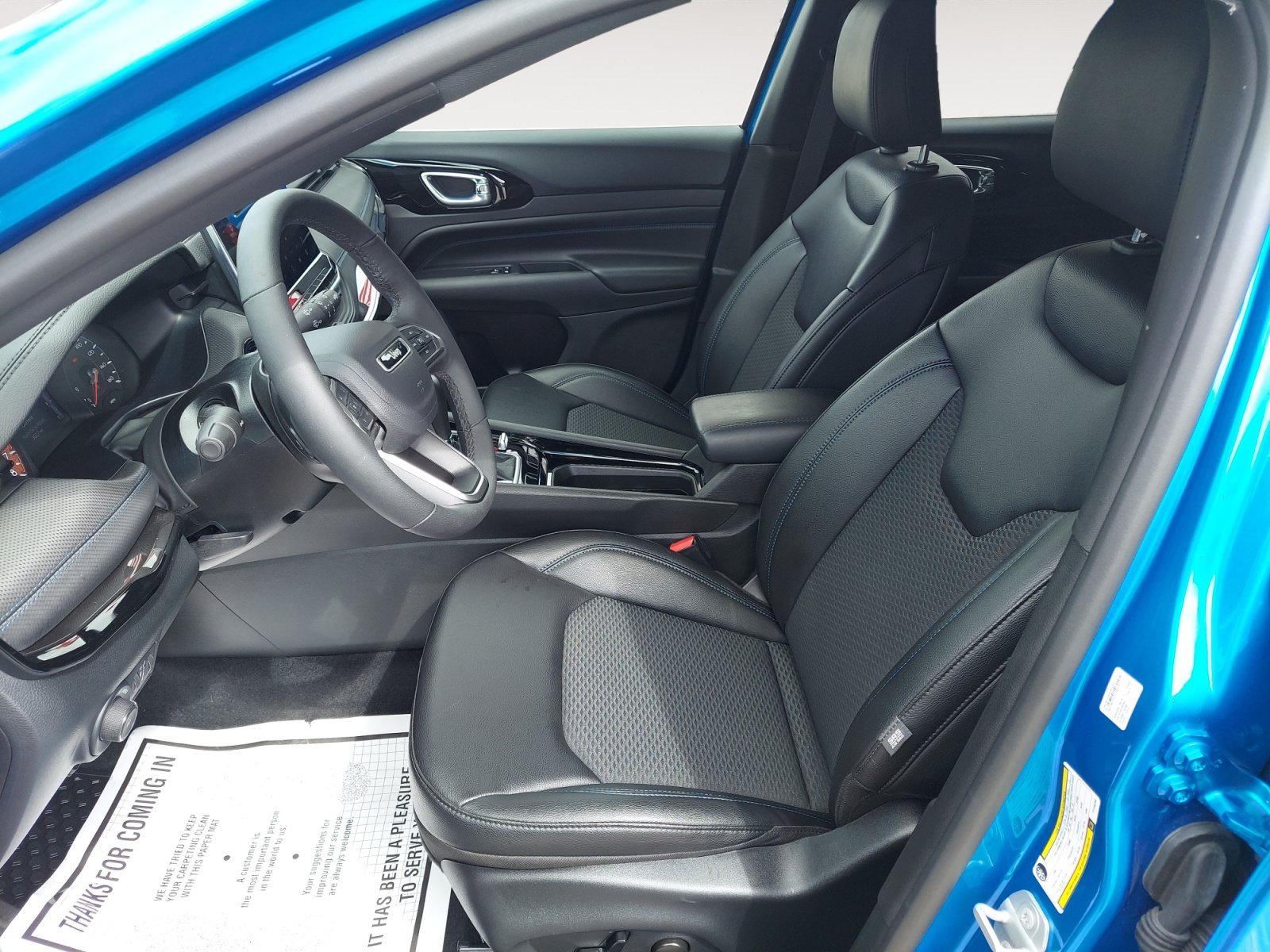 New 2026 Hydro Blue Pearlcoat Jeep Latitude Altitude image 22