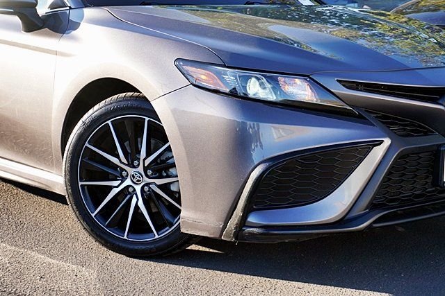 Used 2023  Toyota SE image 3