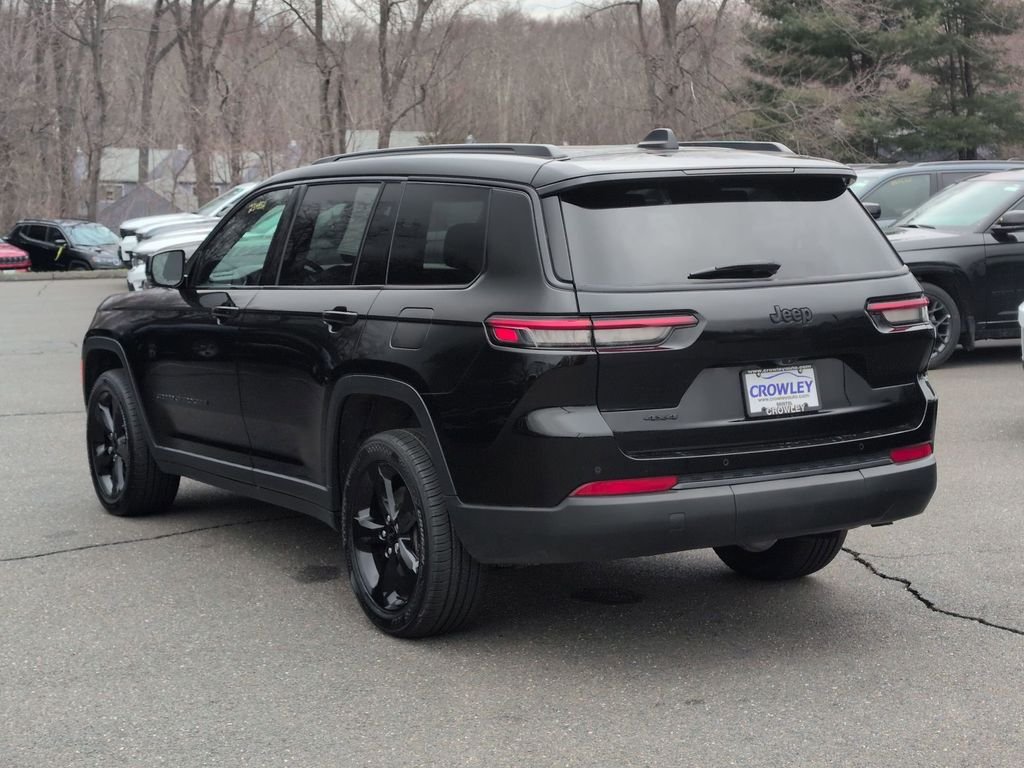 Used 2023 Black Jeep Altitude image 5
